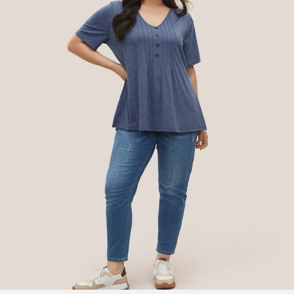 BloomChic Plus Size 2XL Solid Pleated Front Button Detail V Neck T-shirt us18-20 - Picture 4 of 4